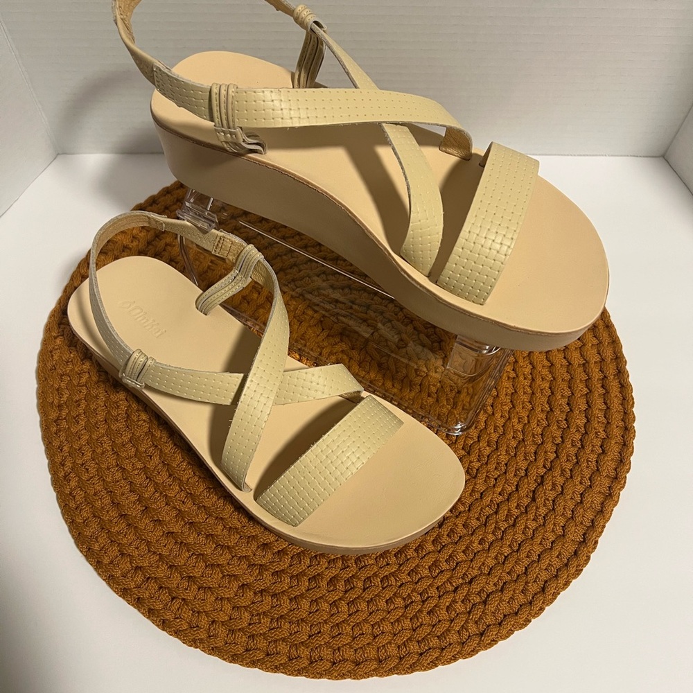 OluKai ‘Ōnohi Strappy
Women’s Strappy Leather Sandals - Picture 4 of 8